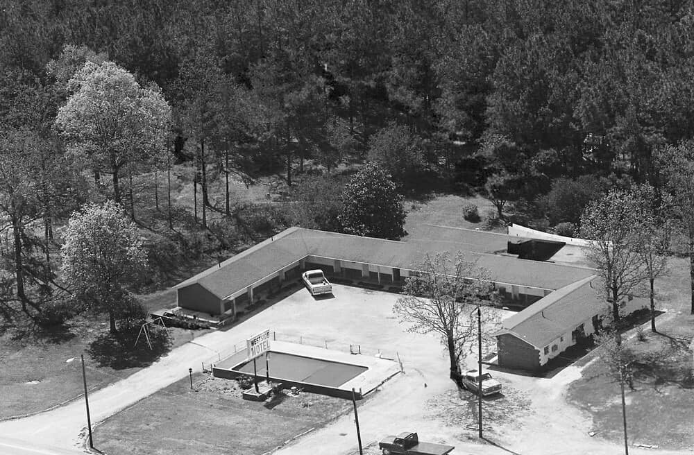Aerial photograph of the Weston Motel and its courtyard